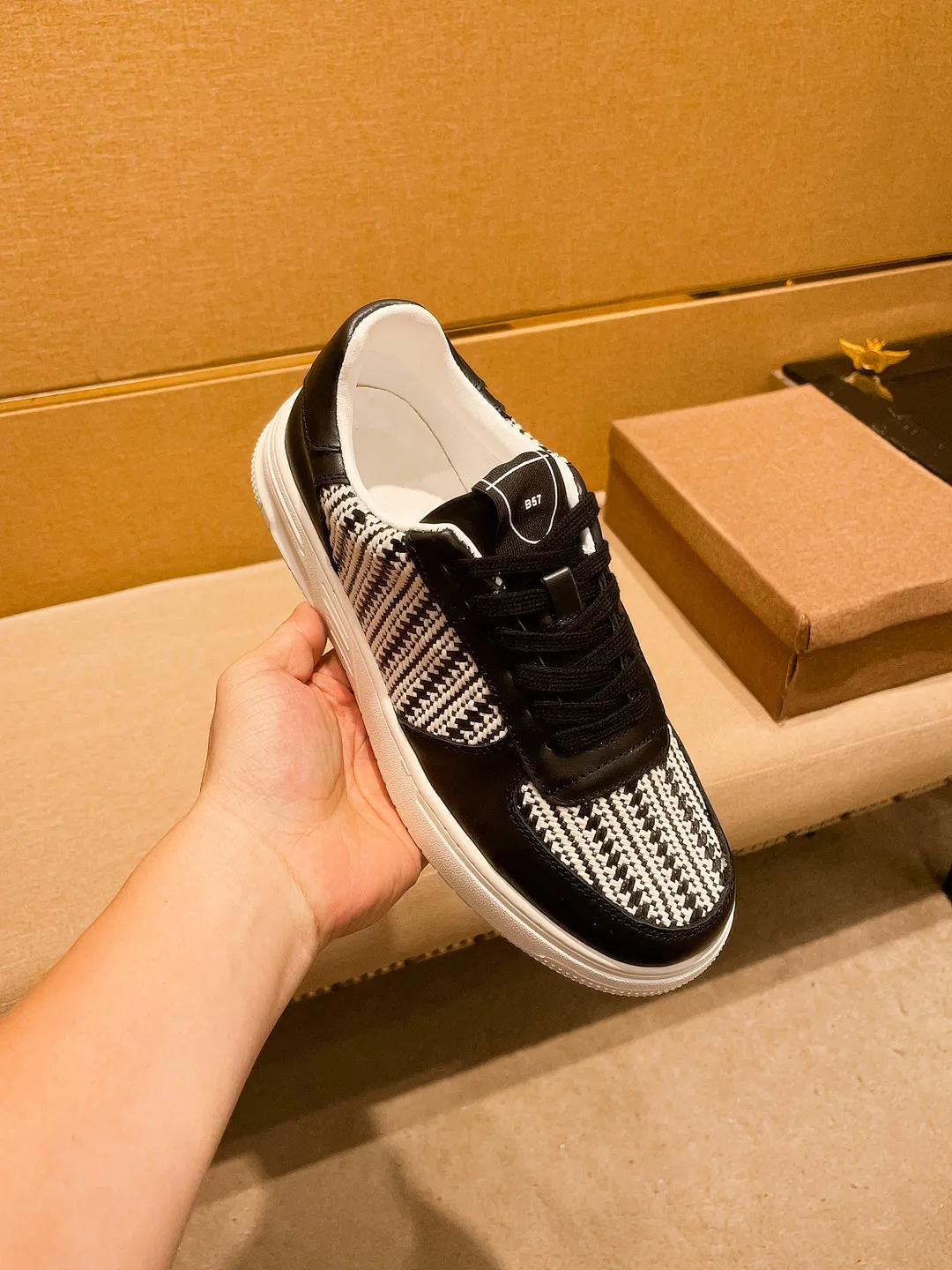 🚘🚘Factory batch 400💰【Dior】🔥Men's high-end brand of shoes official website 1:1 latest masterpiece: the upper is made of first-layer cowhide imported from Italy with a comfortable and breathable lining➕original non-slip and wear-resistant outsole🔥, making walking more convenient and comfortable! An exclusive new model, a stunning work, a beautiful 1:1 replica [color] compared to the official quality! Create a fashionable personality to set off your uniqueness! A must-have for trendy men! Classic 🔥Size: 38-44 Color: 🔥 2⃣️colors available🔥
